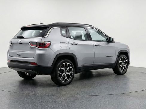 Used 2025 Jeep Compass Limited image 9