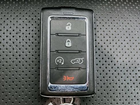 Used 2022 Jeep Grand Cherokee Overland w/ Advanced Protech Group III AWD/4WD image 17