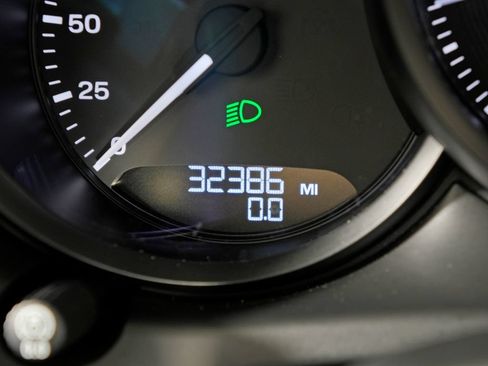 Certified 2023 Porsche Macan AWD/4WD image 25