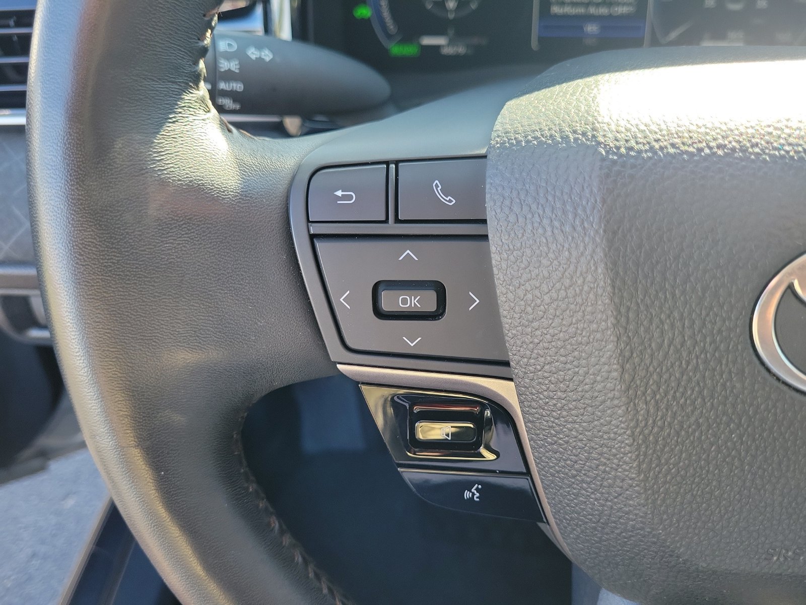 Used 2025 Toyota Camry XLE FWD image 18
