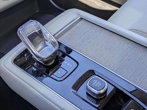 Used 2025 Volvo XC90 B6 Ultra w/ Lounge Package image 20