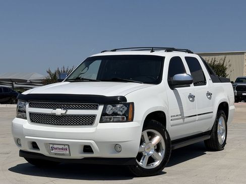 Used 2011 Chevrolet Avalanche LTZ AWD/4WD image 2