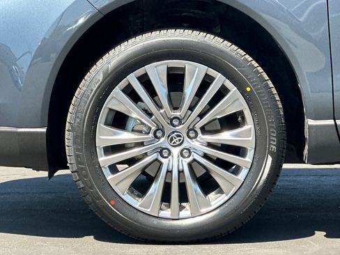 Certified 2023 Toyota Venza XLE AWD/4WD image 26
