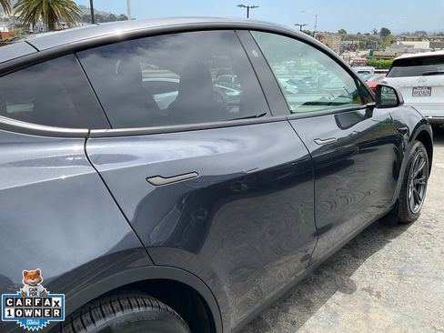 Used 2024 Tesla Model Y Long Range RWD image 85