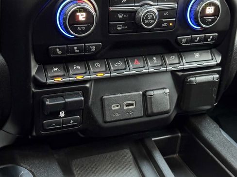 Used 2019 Chevrolet Silverado 1500 High Country image 39