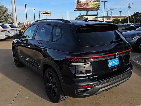 New 2026 Volkswagen Taos SE image 7