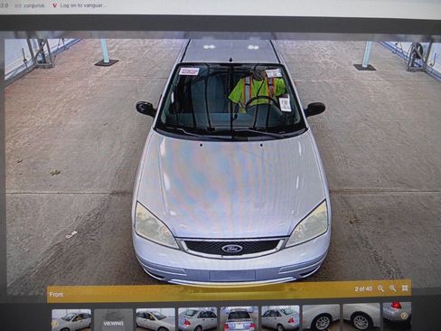 Used 2006 Ford Focus SES FWD image 2