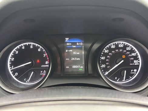 Used 2022 Toyota Camry SE w/ Cold Weather Package FWD image 13