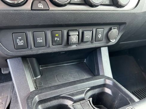 Used 2021 Toyota Tacoma TRD Sport w/ Technology Package image 27