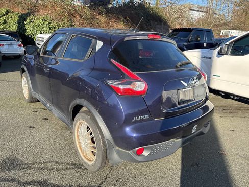 Used 2015 Nissan Juke SV image 2