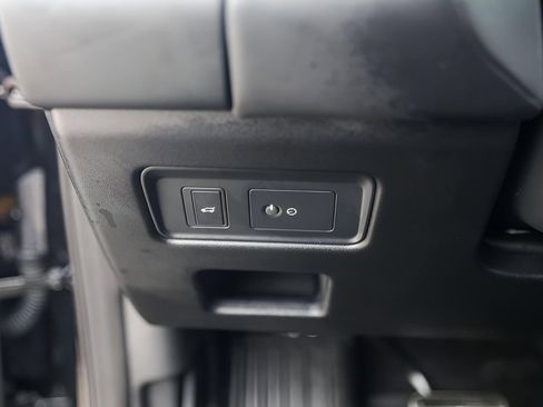 Used 2024 Land Rover Discovery Metropolitan Edition image 18