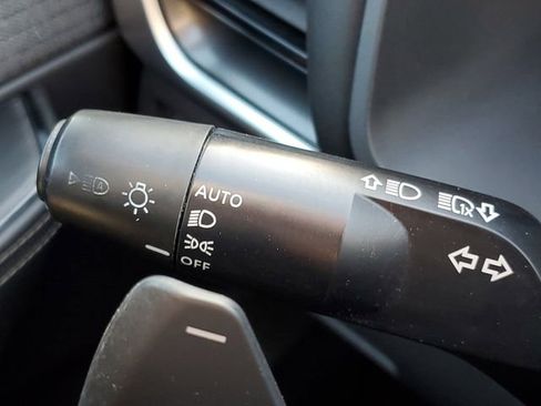 Used 2022 Nissan Rogue SV image 11