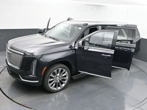 New 2026 Cadillac Escalade ESV Luxury w/ LPO, Radiant Package AWD/4WD image 58