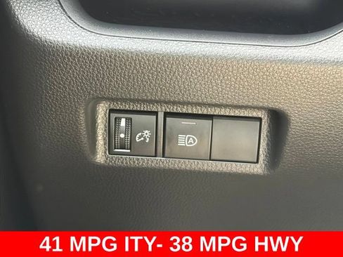 Used 2022 Toyota RAV4 LE AWD/4WD image 19