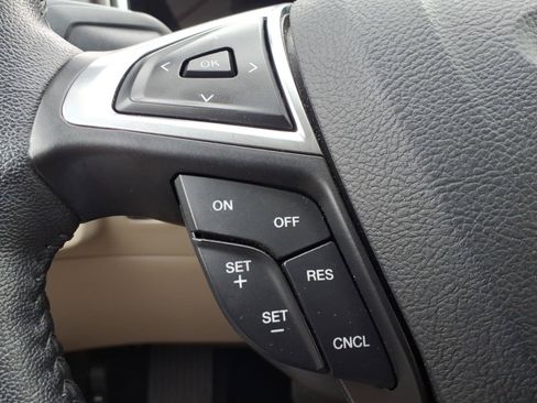 Used 2017 Ford Fusion SE w/ Fusion SE Technology Package FWD image 14
