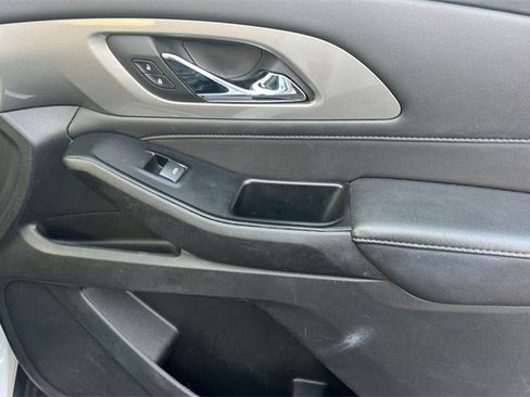 Used 2023 Chevrolet Traverse LT image 23