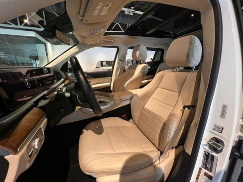 Used 2024 Mercedes-Benz GLS 450 4MATIC image 17