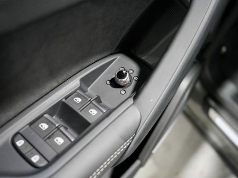 Used 2025 Audi SQ5 Premium Plus w/ Premium Plus Package image 29