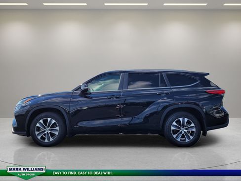 Used 2023 Toyota Highlander XLE AWD/4WD image 7