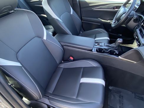 Used 2025 Toyota Camry SE FWD image 10
