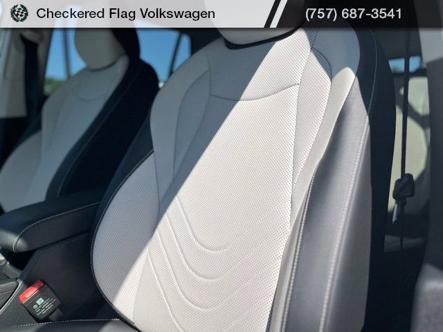 Used 2025 Volkswagen Tiguan SE FWD image 20