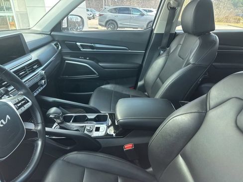 Used 2022 Kia Telluride LX image 2