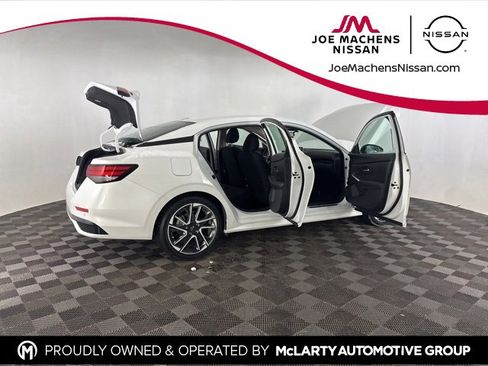 Certified 2025 Nissan Sentra SR image 14