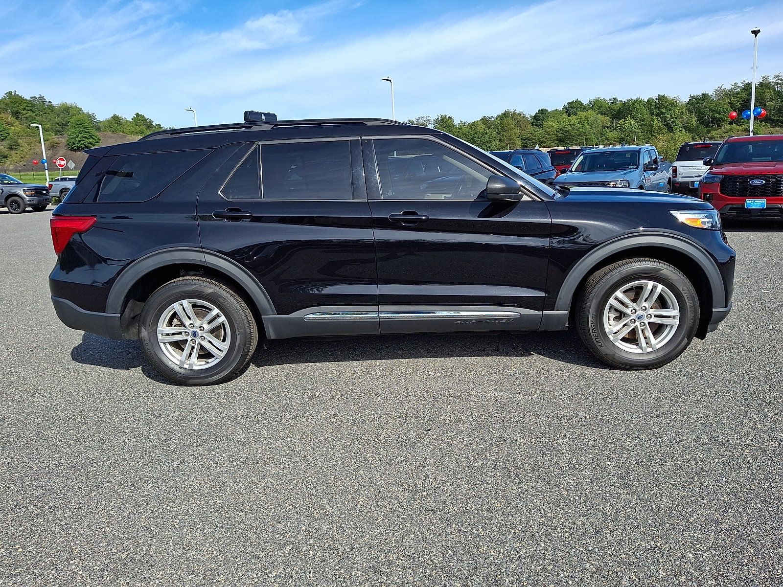 Certified 2023 Ford Explorer XLT w/ Equipment Group 202A AWD/4WD image 8