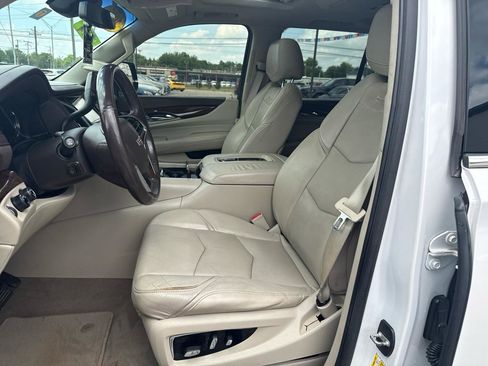 Used 2017 Cadillac Escalade Luxury AWD/4WD image 12