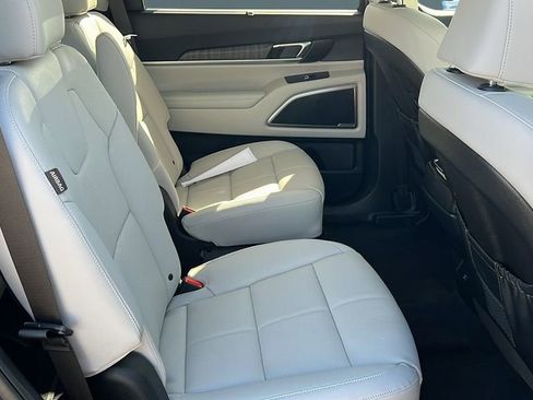 Used 2025 Kia Telluride EX w/ EX Captain's Chair Package image 8