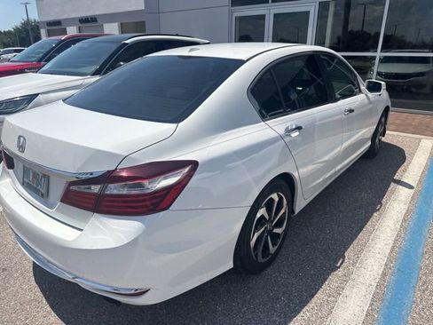 Used 2017 Honda Accord EX image 4