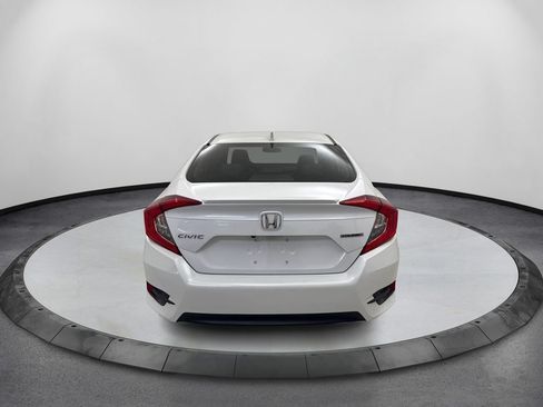 Used 2018 Honda Civic Touring image 7
