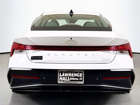 Used 2024 Hyundai Elantra Limited image 5