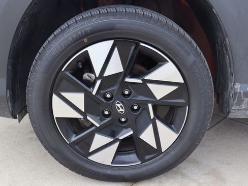 Used 2025 Hyundai Kona SEL AWD/4WD image 24