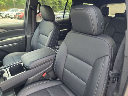 Used 2025 Chevrolet Traverse LT AWD/4WD image 14