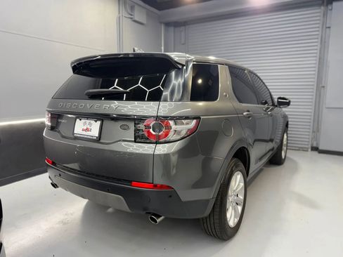 Used 2017 Land Rover Discovery Sport SE image 5