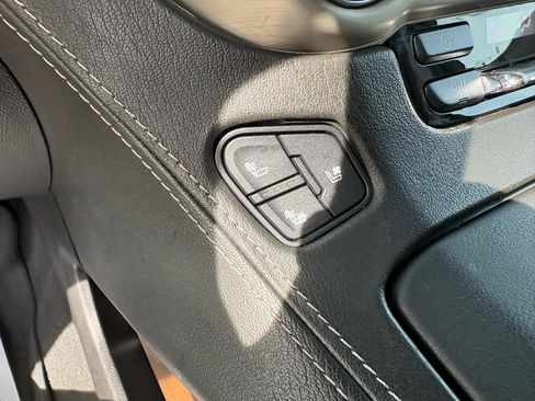 Used 2020 GMC Yukon Denali w/ Denali Ultimate Package AWD/4WD image 32