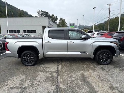 Used 2025 Toyota Tundra Platinum AWD/4WD image 7