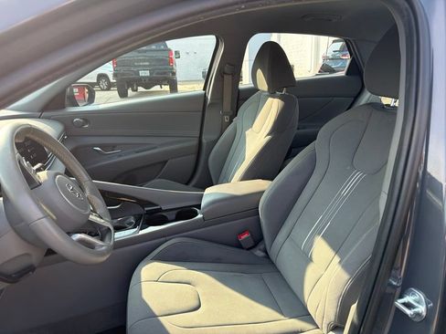 Used 2023 Hyundai Elantra SEL w/ Convenience Package FWD image 5