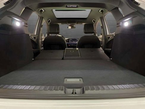 Used 2024 Audi Q4 e-tron Prestige image 91