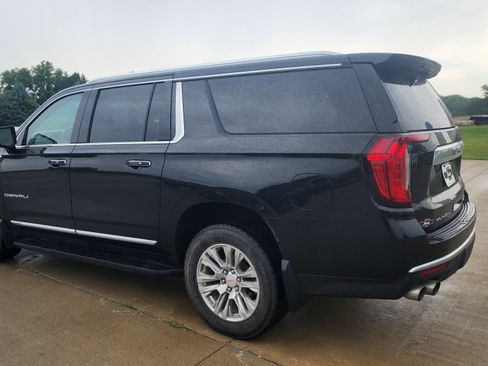 Used 2021 GMC Yukon XL Denali AWD/4WD image 6