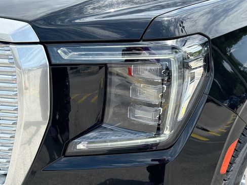 Used 2024 GMC Yukon XL Denali AWD/4WD image 9
