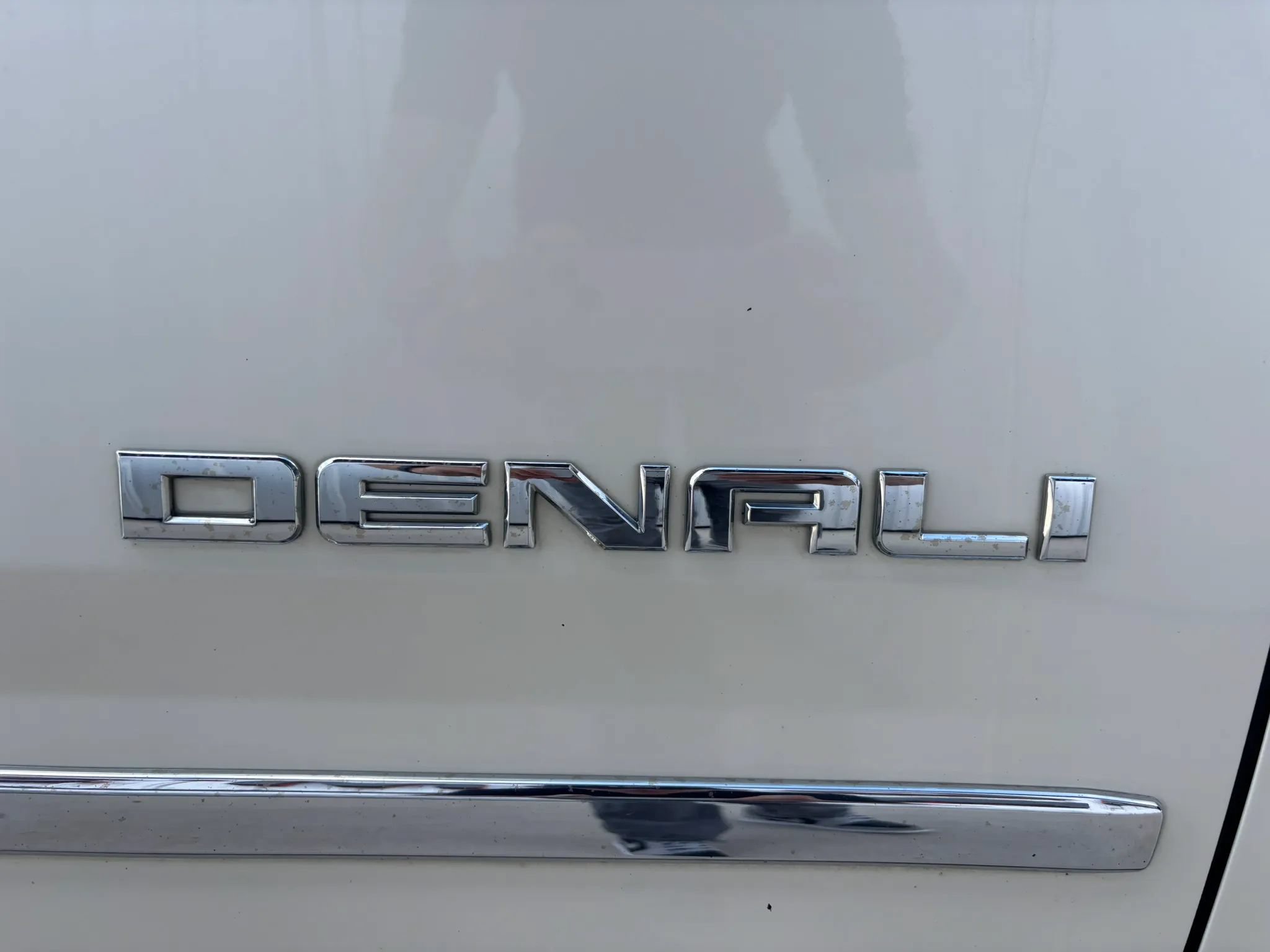 Used 2015 GMC Yukon Denali w/ Touring Package AWD/4WD image 9