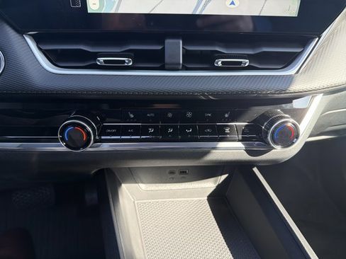 New 2026 Chevrolet Equinox LT w/ Convenience Package II AWD/4WD image 18