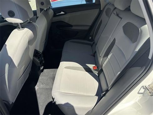 Certified 2022 Volkswagen Taos SE image 16