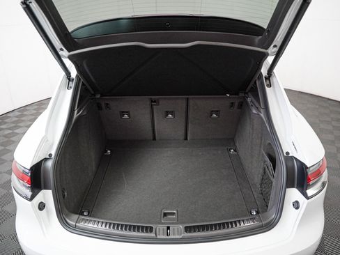 Certified 2025 Porsche Macan image 26