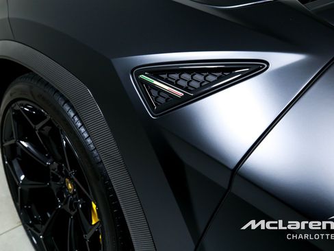 Used 2024 Lamborghini Urus Performante AWD/4WD image 39