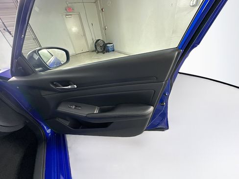 Used 2025 Nissan Altima 2.5 SV image 30