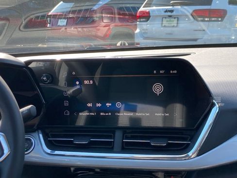 New 2026 Chevrolet Trax LT w/ Sunroof Package FWD image 18