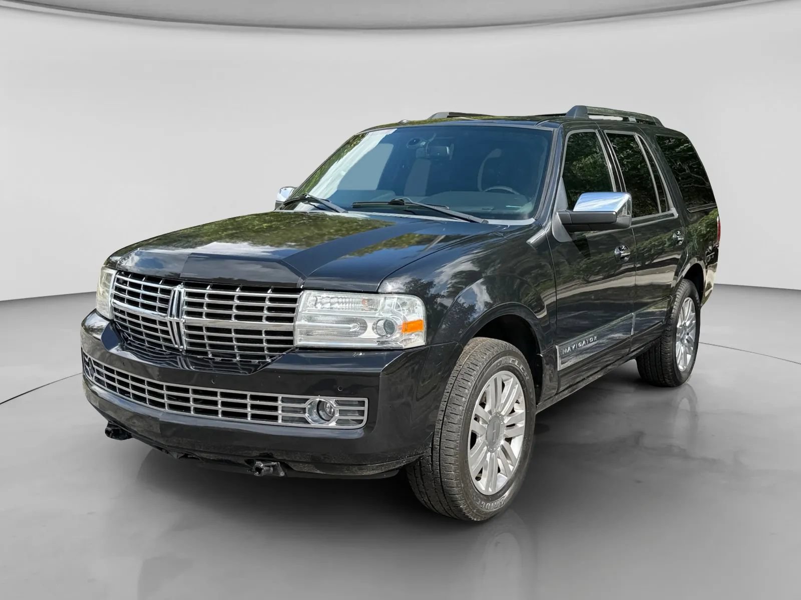 Used 2014 Lincoln Navigator 2WD image 1